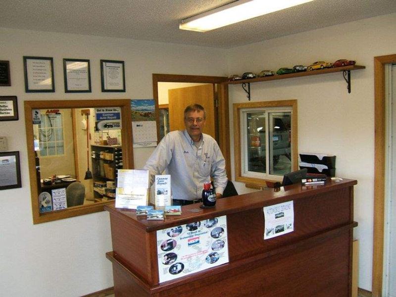 Rich-udenberg-shop-owner-at-front-desk-of-cannon-auto-shop.jpg