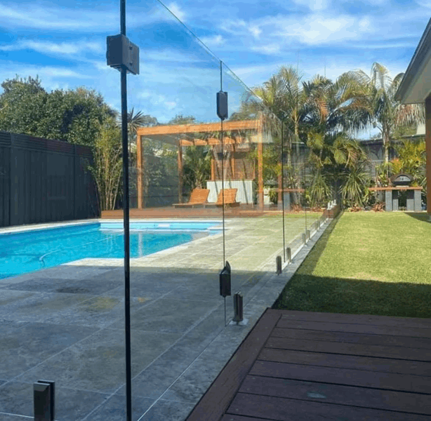 Glass Pool Fencing.png