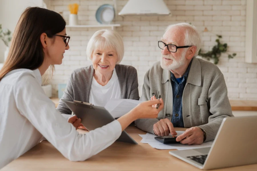 imgi_38_successful-deal-lawyer-financial-adviser-helping-consulting-showing-contract-mortgage-loan-credit-business-startup-signing-documents-by-elderly-senior-old-grandparents-couple-home-9c0c7747.jpg