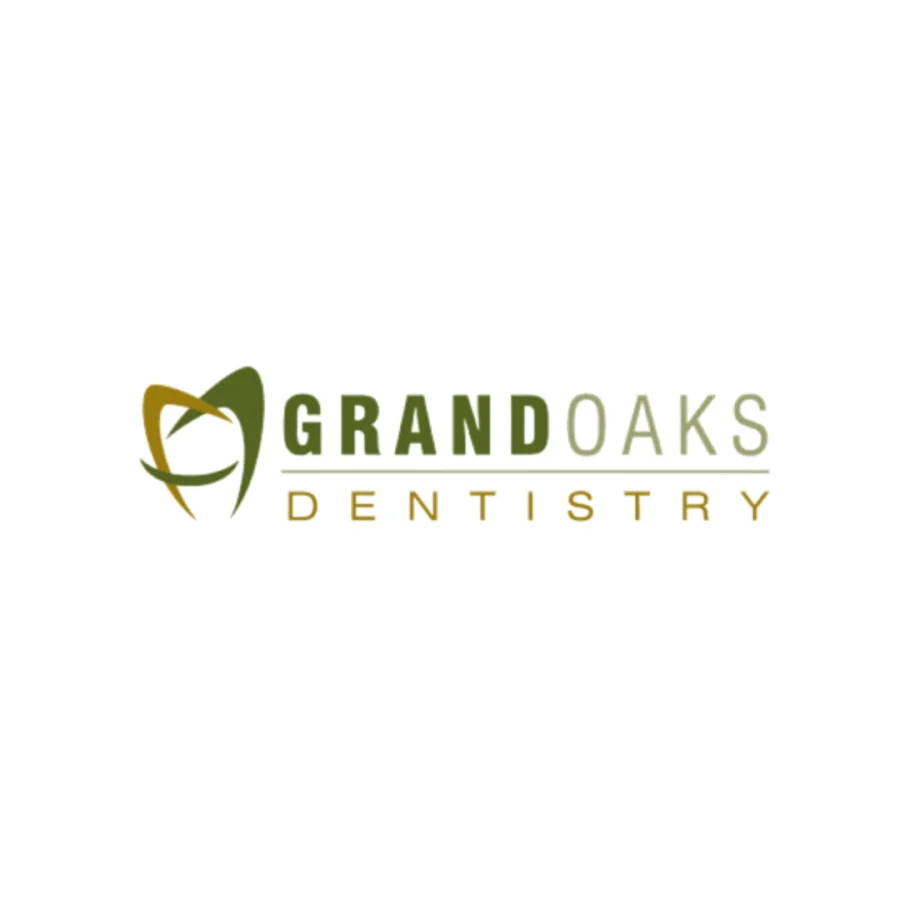 Grand Oaks - logo.png