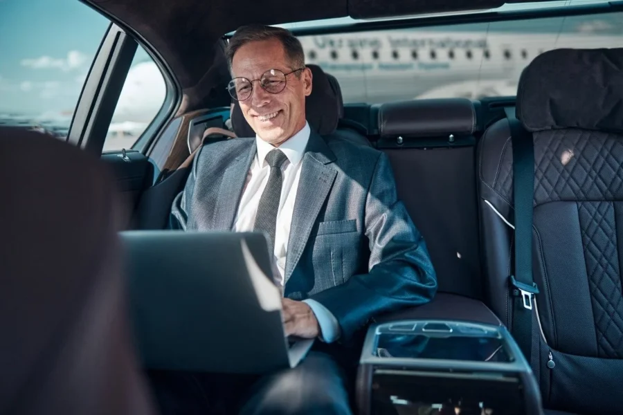 Melbourne Chauffeurs Services executive chauffeur service Melbourne for business travel.png