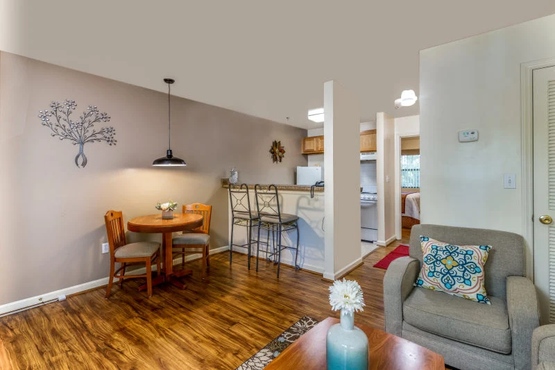 cozy & comfortable one-bedroom suite-christiansburg-affordable corporatesuites.jpg