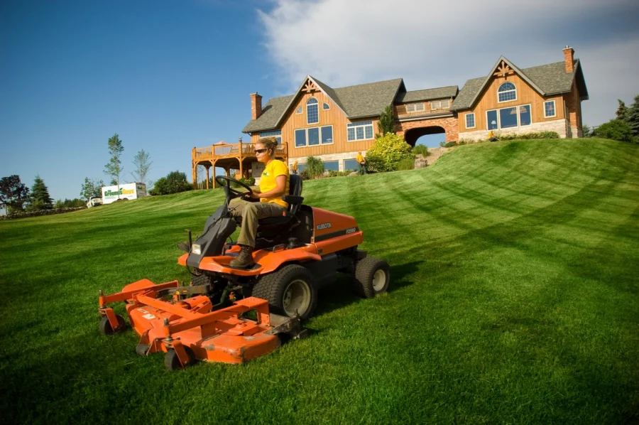 lawn-care-New Albany.jpg