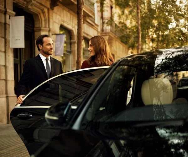 imgi_2_chauffeur_cars_05 (1).jpeg