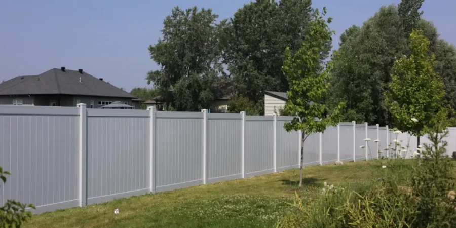 Commence fence background.png