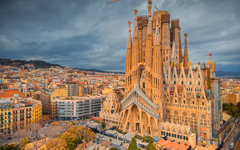 Barcelona Arrive in Barcelona (1).png